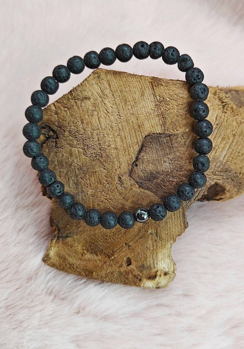Elegantes Lavastein Perlenarmband Mit Hämatitperle | 4mm Schmucksteinarmband Handgemacht Elegantes Lavastein Perlenarmband Mit Hämatitperle | 4mm Schmucksteinarmband Handgemacht von Taminileo