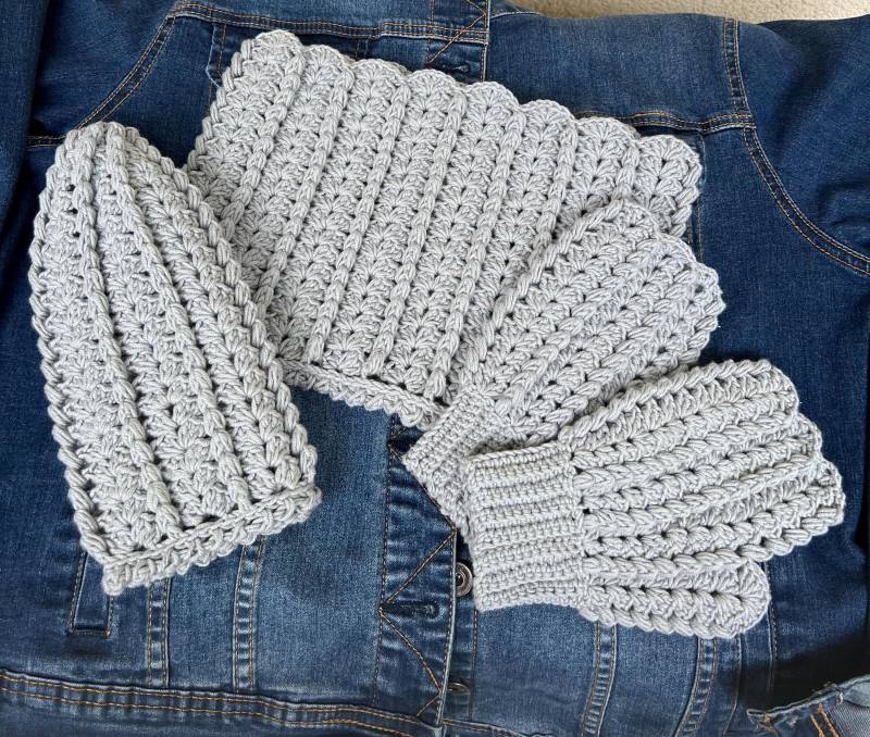 Handgestricktes Set Mütze, Loop Und Armstulpen. Kragenschal Aus Merinowolle. Wollmütze Rundschal Gehäkelt. Armstulpen Gestrickt von TammisWool