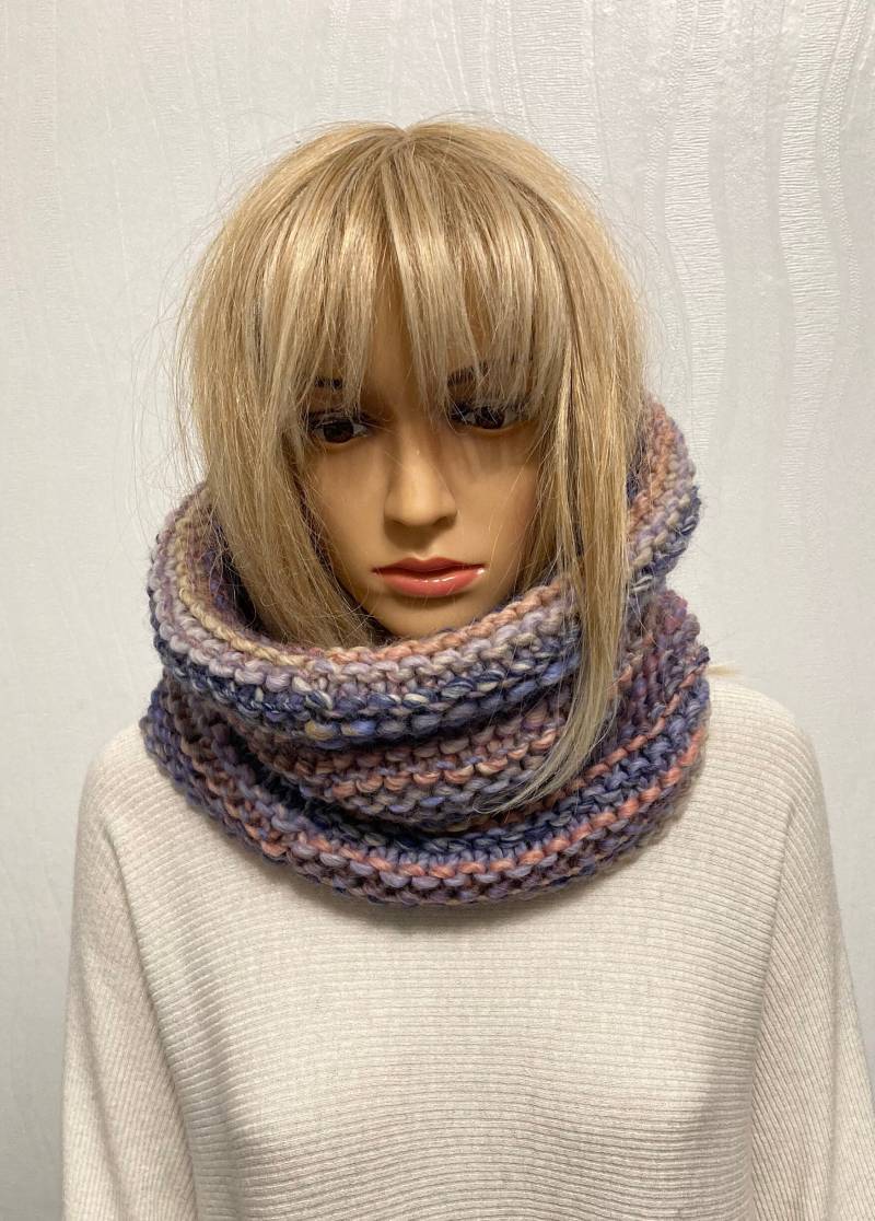 Loop Schal Damen Gestrickt Mehrfarbig. Kapuzenschal Handgestrickt Bunt. Wolle Lila. Gestrickter Kragenschal Mit Streifen von TammisWool