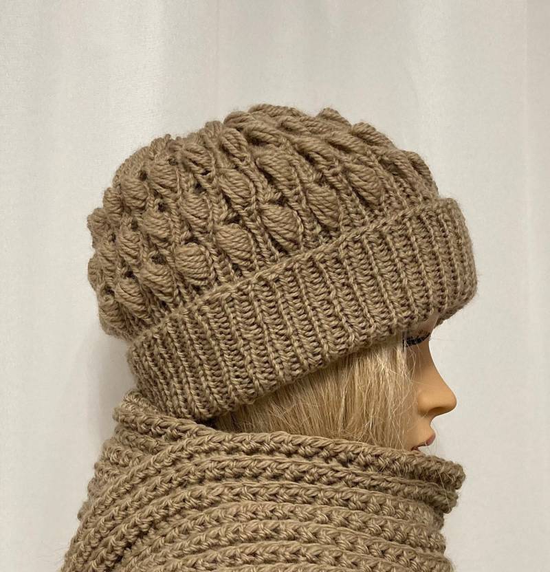 Mütze Damen Gestrickt Beige. Handgestrickte Wollmütze Mit Strukturmuster. Strickmütze Gestrickte Wintermütze Für Mädchen Beige von TammisWool