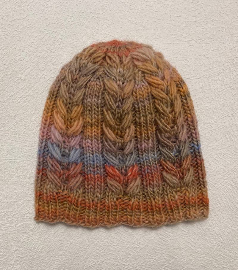 Mütze Damen Gestrickt Hochwertige Wolle. Handgestrickte Wollmütze Für Mädchen. Strickmütze Taupe. Gestrickte Im Zopfmuster Bunt von TammisWool