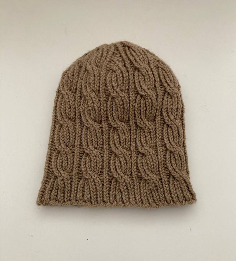 Mütze Damen Handgestrickt Camel. Wollmütze Im Zopfmuster. Strickmütze Selbstgestrickt Merinowolle. Damenmütze Gestrickt Herbst Winter von TammisWool