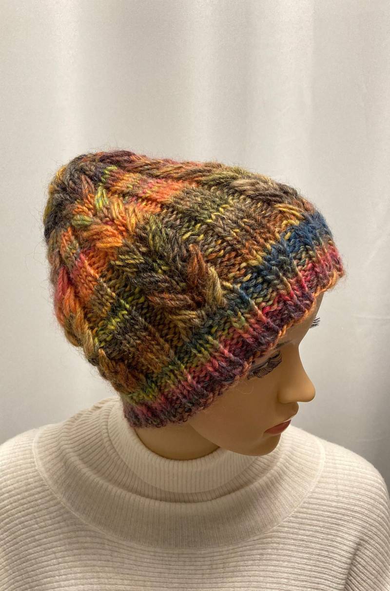 Mütze Damen Handgestrickt. Wollmütze Im Zopfmuster. Strickmütze Selbstgestrickt Wolle. Grün. Bunte Gestrickt von TammisWool