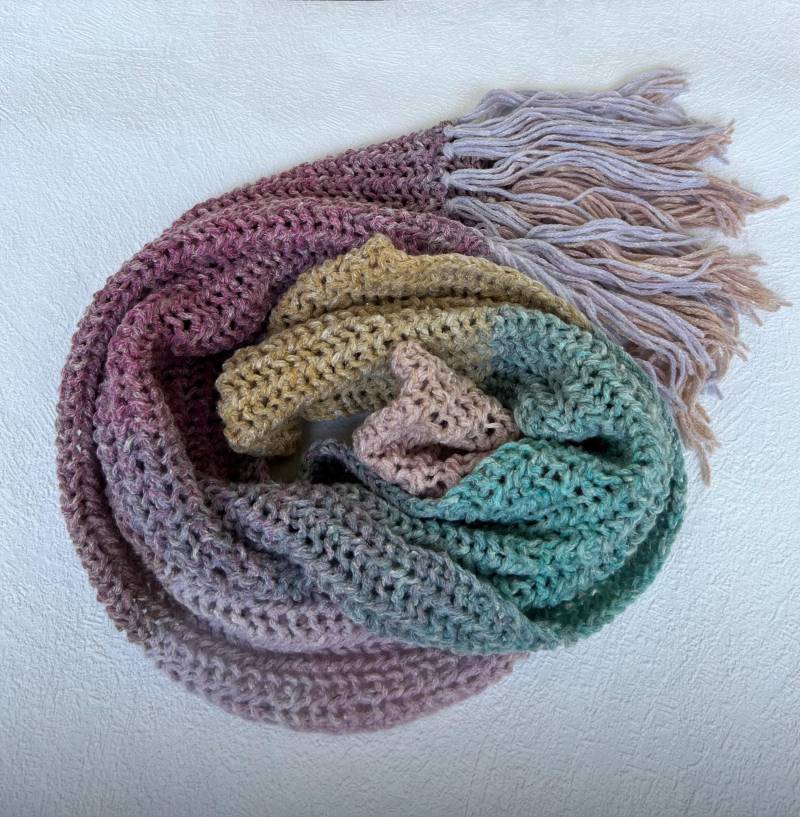 Schal Gestrickt Damen Mit Fransen. Wollschal Tweed-Effekt. Strickschal Ajourmuster. Streifenschal Handgefertigt von TammisWool