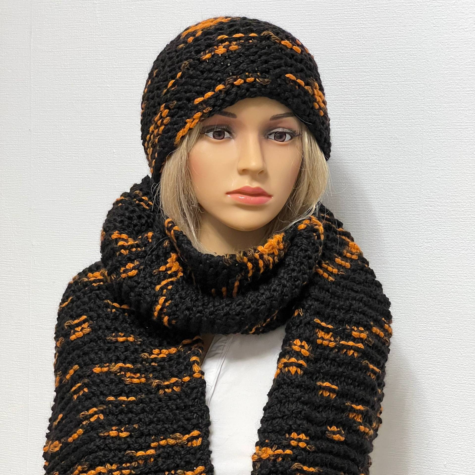 Schal Und Mütze Gestrickt Schwarz. Damen Bunt. Gestrickter Fransenschal Wollmütze Handgestrickt. Strickmütze von TammisWool