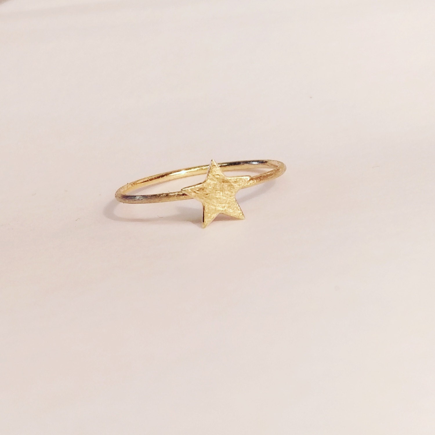 Hübsche Stern Goldring Mit Zarten Band Hübsche Stern Goldring Mit Zarten Band von TammyBradleyDesigns