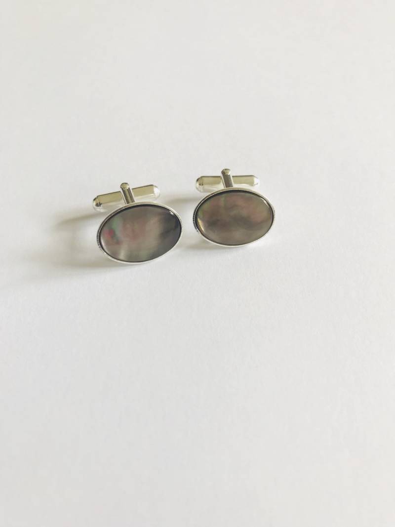 Handgefertigte Schwarze Manschettenknöpfe Aus Perlmutt Versilberte Basis von TamsinDjewellery