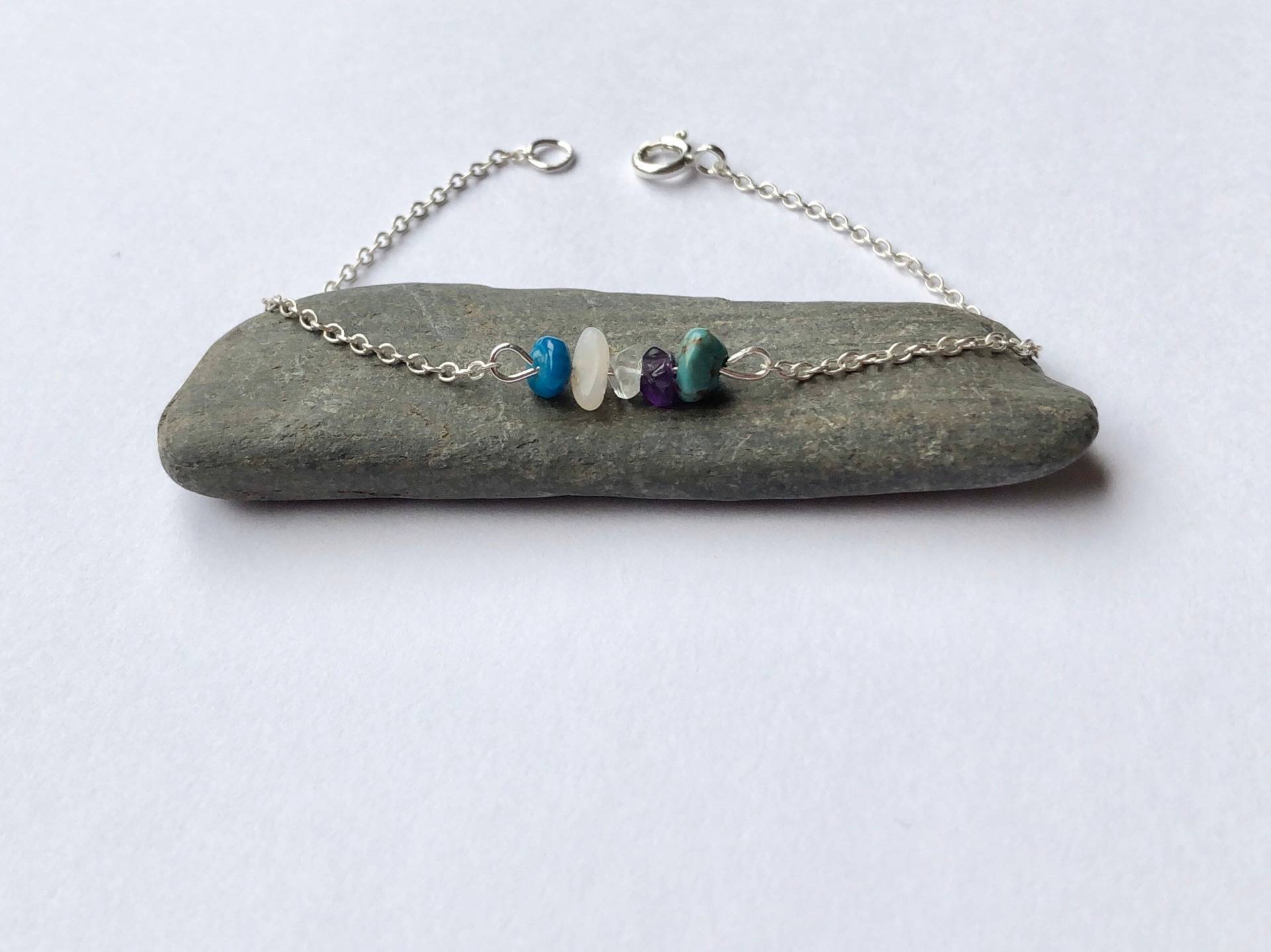 Personalisiertes Geburtsstein Armband Roher Edelstein Sterling Silber Schmuck von TamsinDjewellery