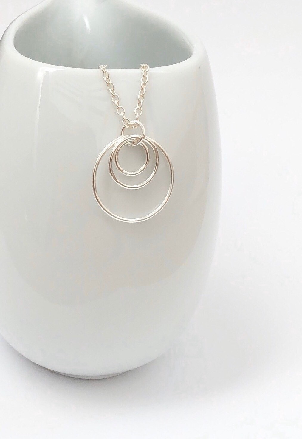 sterling Silber Kreis Halskette Drei Ring Anhänger von TamsinDjewellery