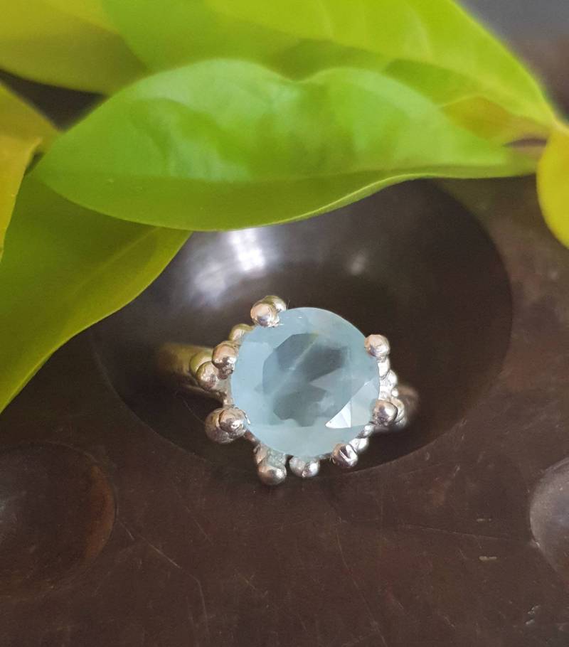 Handgemachter Blautopas-sterlingsilberring Cocktail-Ring Mit Matter Oberfläche von TamyZurTachshit