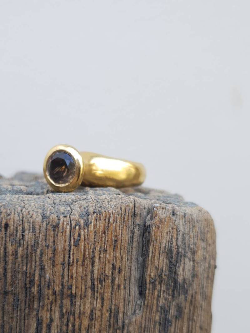 Gold Rauchquarz Ring Matte Finish Messing von TamyZurTachshit