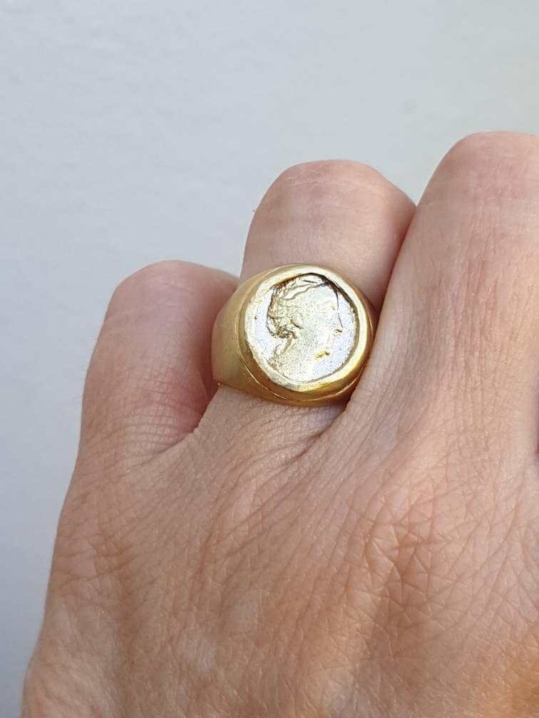 Gold Siegelring. Münzstempelring Mit Einer Replik Alten Münze von TamyZurTachshit