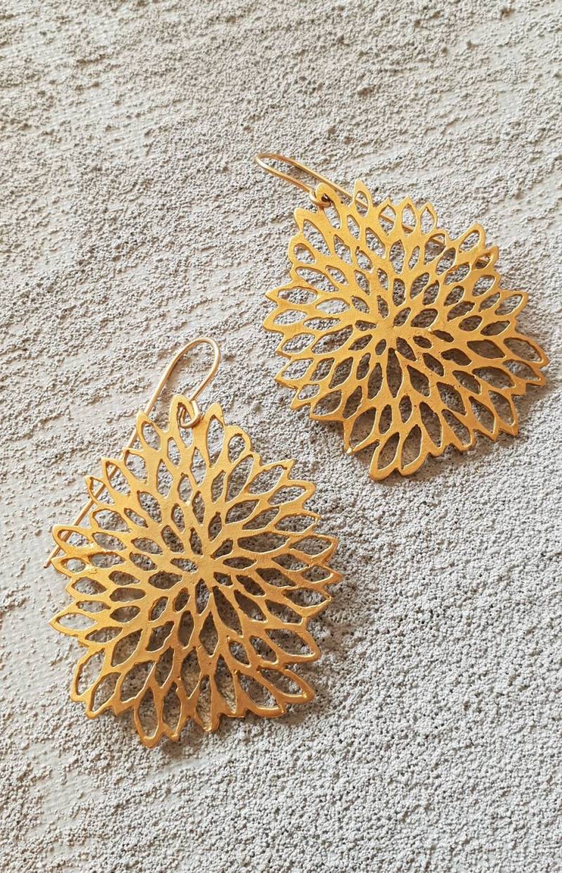 Vergoldete Ohrringe Große Florale Ohrringe von TamyZurTachshit