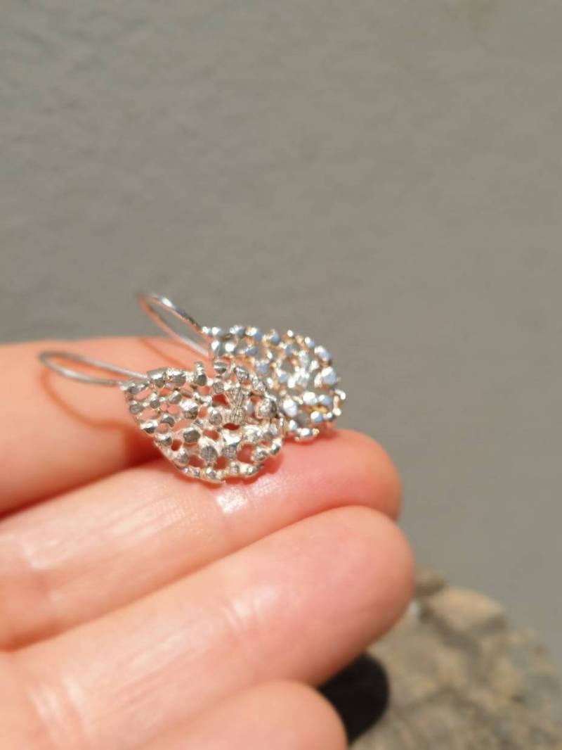 Silberne Ohrringe. Spitze Silber Spitze Tropfen Ohrringe. Braut Brautjungfer Ohrring Geschenk. Hängeohrringe von TamyZurTachshit