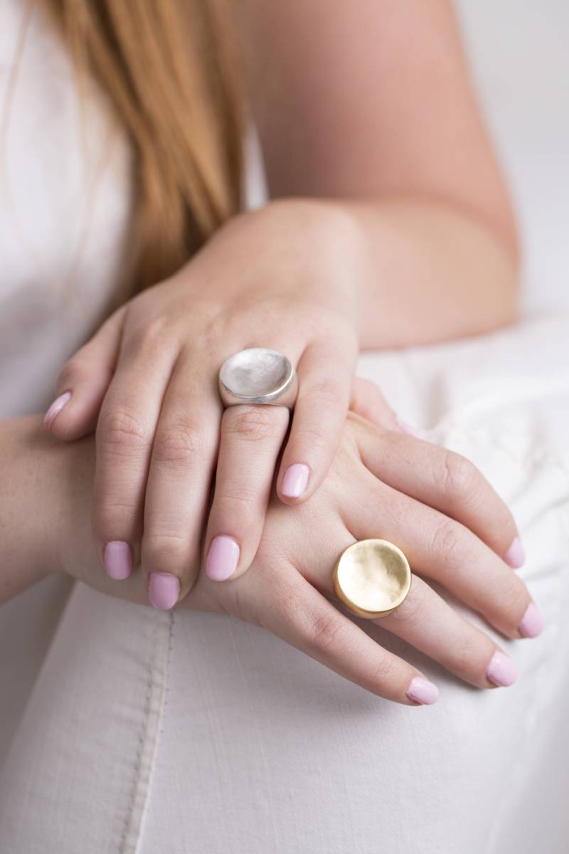 Sterling Silber Flacher Ring. Cocktail Ring. Statement Handgefertigt. Designer Matte Oberfläche. Schlichtes Design. Urlaubsgeschenk. Kostenloser von TamyZurTachshit