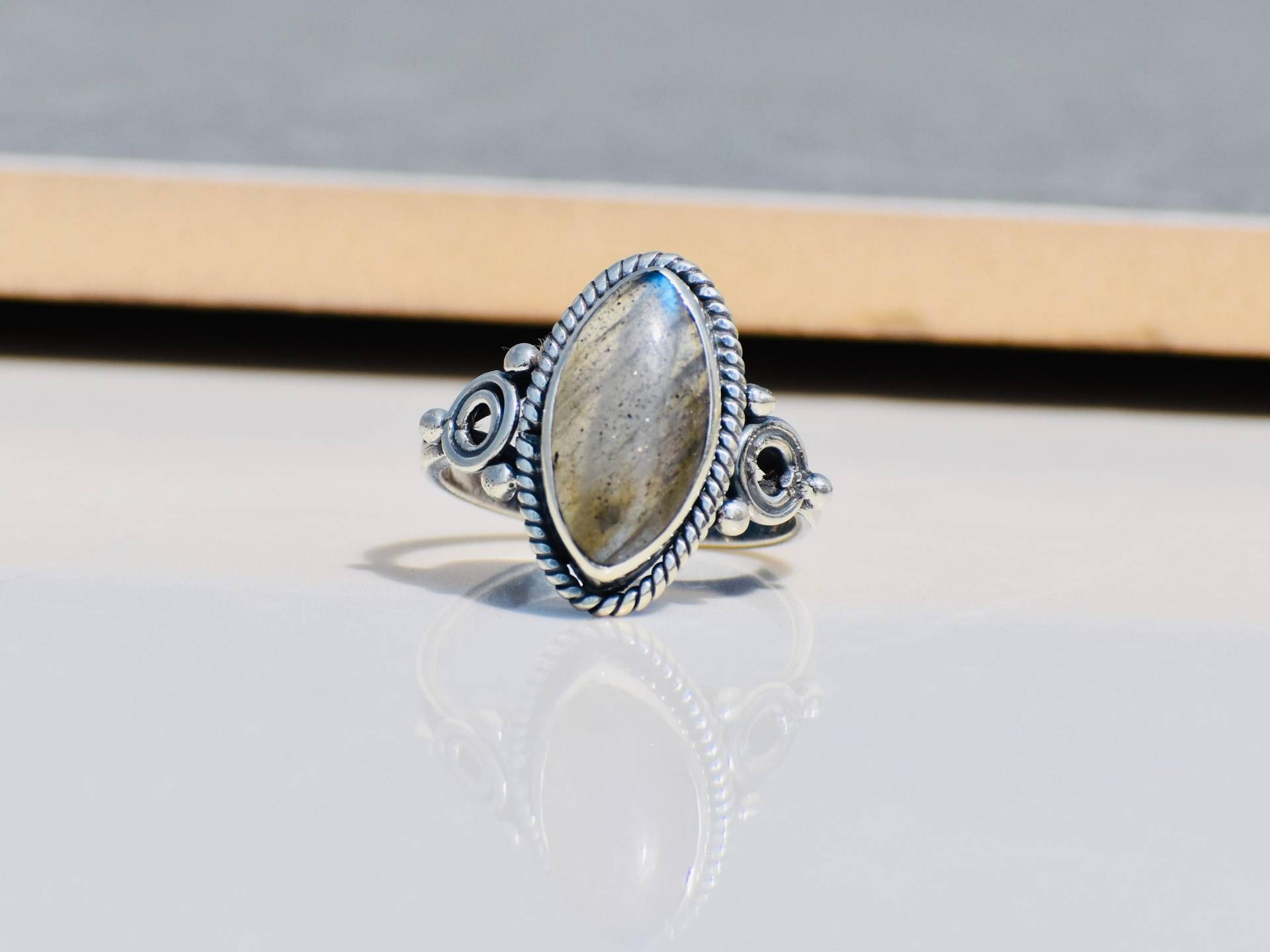 Labradorit Ring, 925Er Sterling Silber, Natürlicher Mit Blauem Blitz, Statement Boho Schmuck, Geburtstags Geschenk Für Sie Labradorit Ring, 925Er Sterling Silber, Natürlicher Mit Blauem Blitz, Statement Boho Schmuck, Geburtstags Geschenk Für Sie von TanaBanaJewelry