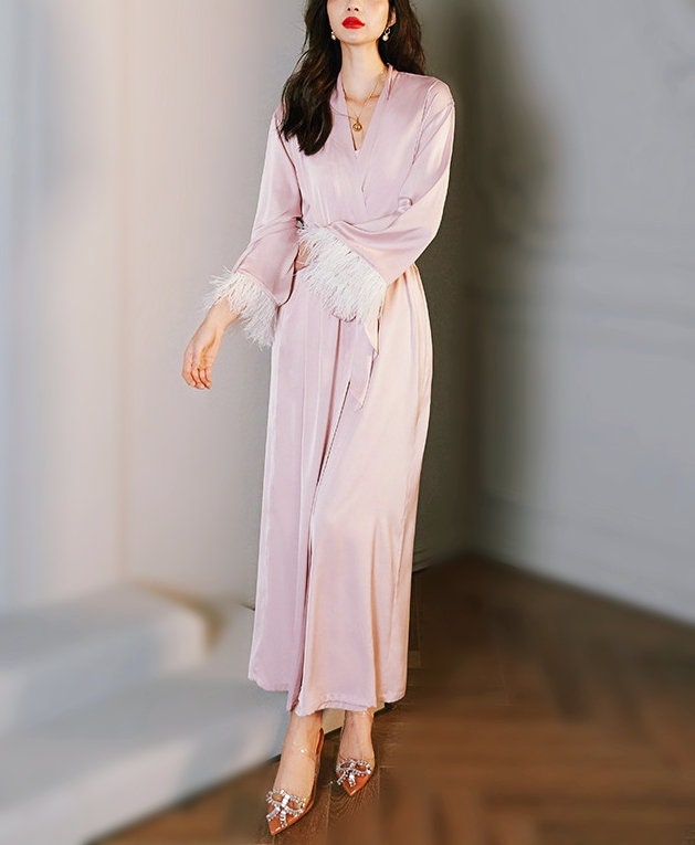Hochzeit Feder Manschetten Satin Robe, Luxus Hausmantel, Braut Und Brautjungfer, Personalisierte Hochzeitsrobe von TanaClothingShop