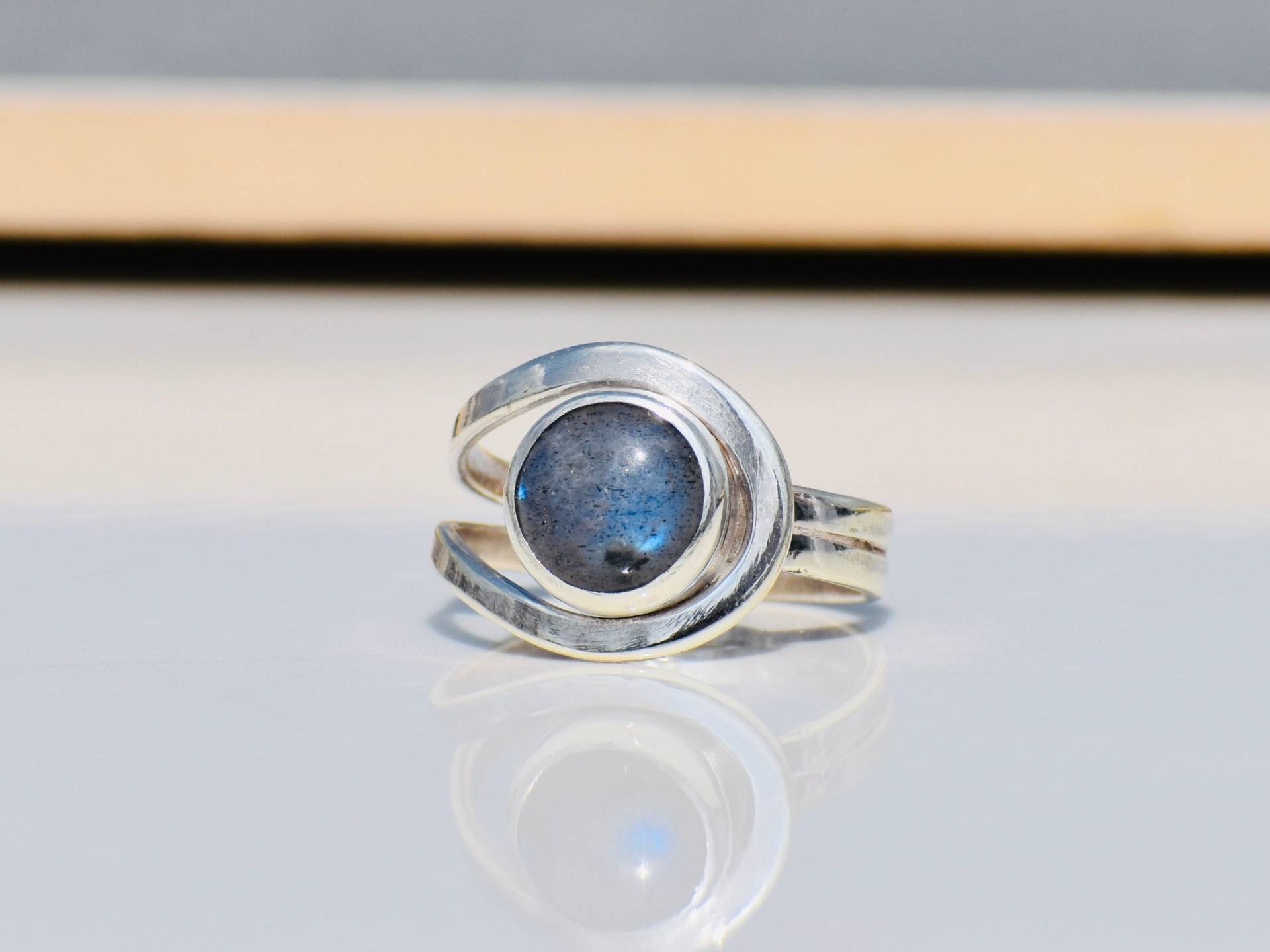 Blauer Labradorit-Ring, Natürlicher Handgefertigter Ring, 925 Sterling Silber, Ringe Für Frauen, Labradorit-Edelstein von TanaBanaJewelry