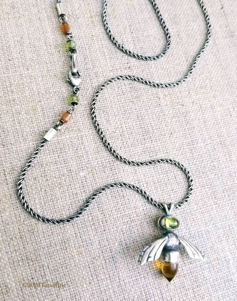 Biene Halskette Mit Edelsteinen, Peridot Honigbiene Halskette, Citrin Silber Biene, Edelstein Honigbiene, Insekt von TandBrie