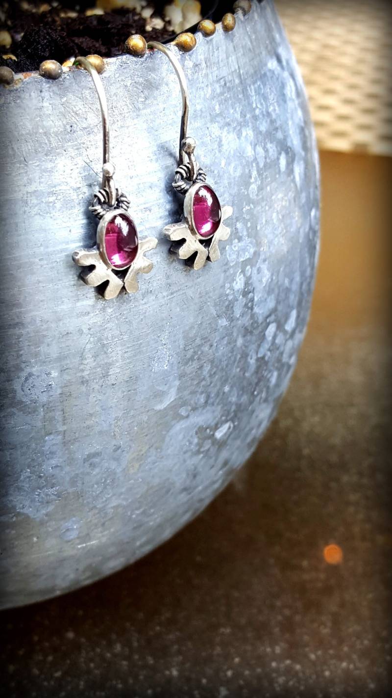 Rosa Turmalin Engel Ohrringe, Sterling Ohrhänger, Rauchtopas Und Sterling, Zarte Cabochon Tropfen Spirituelle Ohrringe von TandBrie