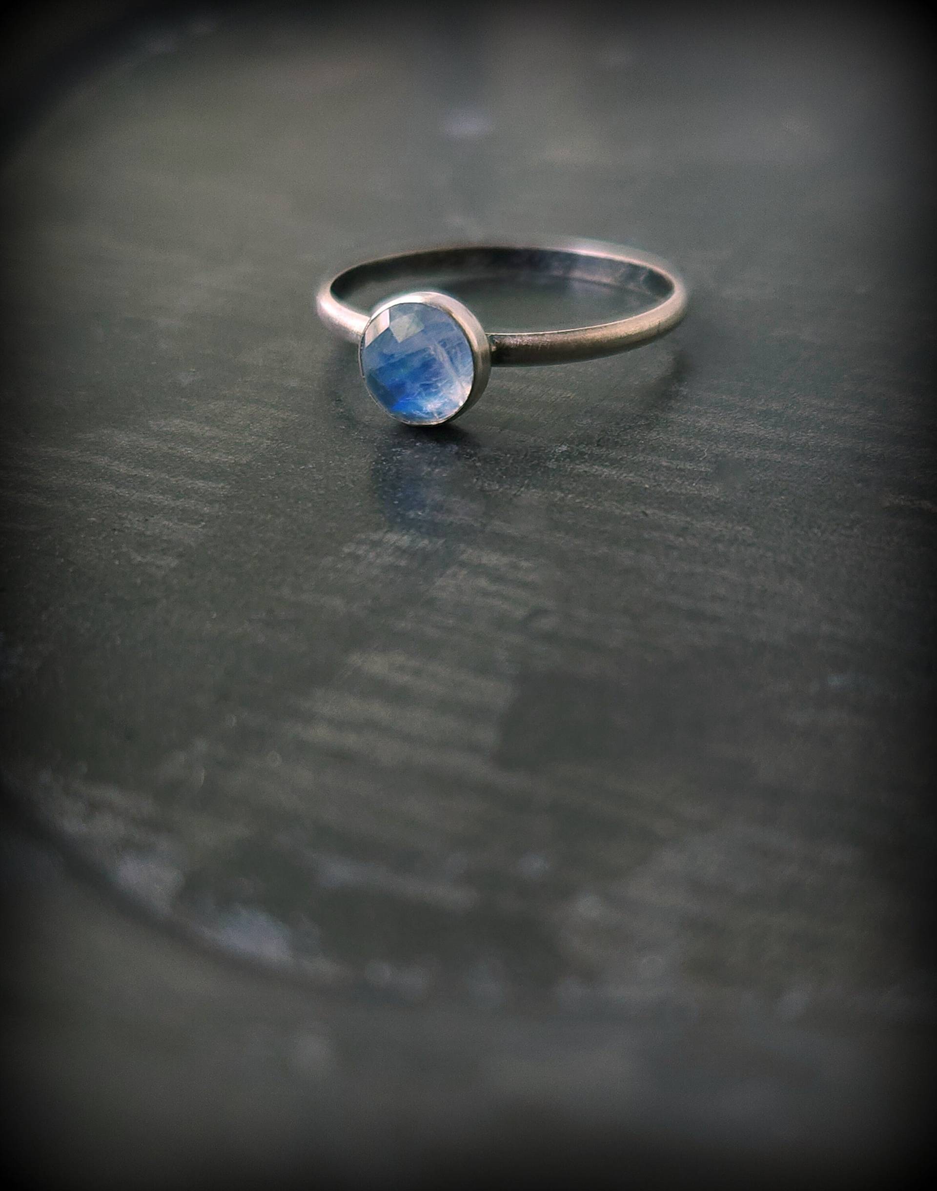 Rosecut Edelstein Ring, Mondstein Labradorit Ss Solitarering Mit Edelstein, Amethyst Ring Rosecut Edelstein Ring, Mondstein Labradorit Ss Solitarering Mit Edelstein, Amethyst Ring von TandBrie