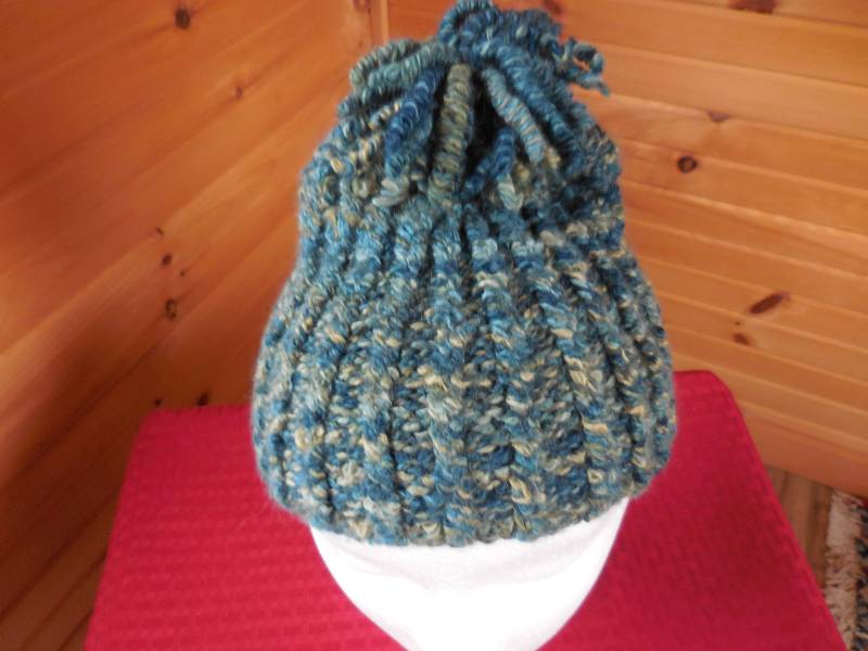 Totally Teal Hand Gestrickte Mütze Totally Teal Hand Gestrickte Mütze von TandDStichesPlus