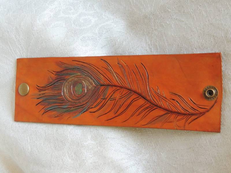 Hand Bemalt Lederarmband Oder Schal Manschette Mit Pfau Feder Design Hand Bemalt Lederarmband Oder Schal Manschette Mit Pfau Feder Design von TandJLeatherAccents