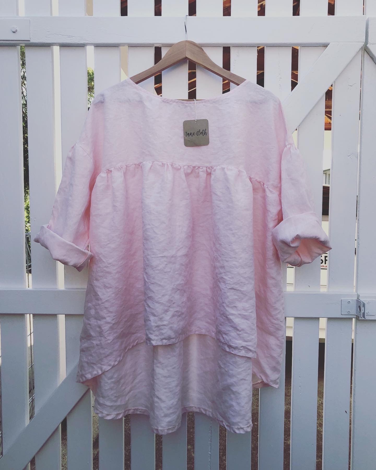 Baby Pink Leinen Prairie Bluse Mit Gathers Breite Passform Eine Größe Passt Am Meisten | Größere Größe Baby Pink Leinen Prairie Bluse Mit Gathers Breite Passform Eine Größe Passt Am Meisten | Größere Größe von TaneCloth