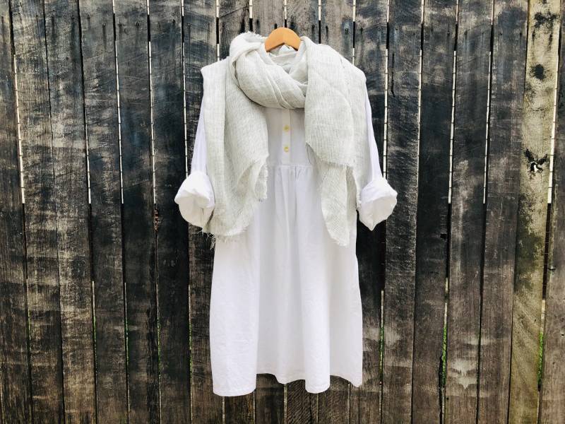 Weiße Baumwollkleid, One Size Fits Most, Natürlichen Stoff, Mitte Ärmel. Freie Größe Weiße Baumwollkleid, One Size Fits Most, Natürlichen Stoff, Mitte Ärmel. Freie Größe von TaneCloth