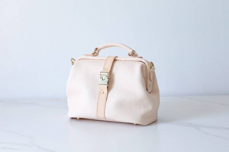 Arzttasche Aus Weichem Leder Beiges Leder von TangentLinearLeather