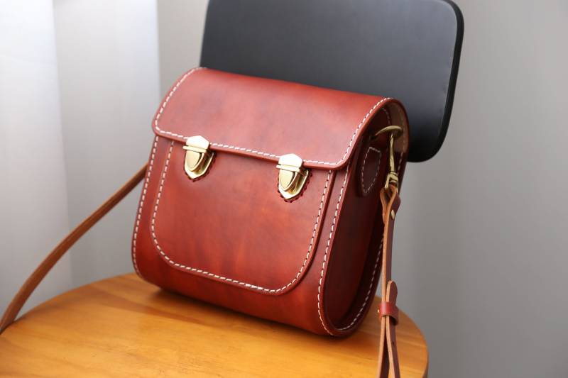 Damen Rindsleder Sattel Handtasche Handarbeit Schultertasche Half-Flap von TangentLinearLeather