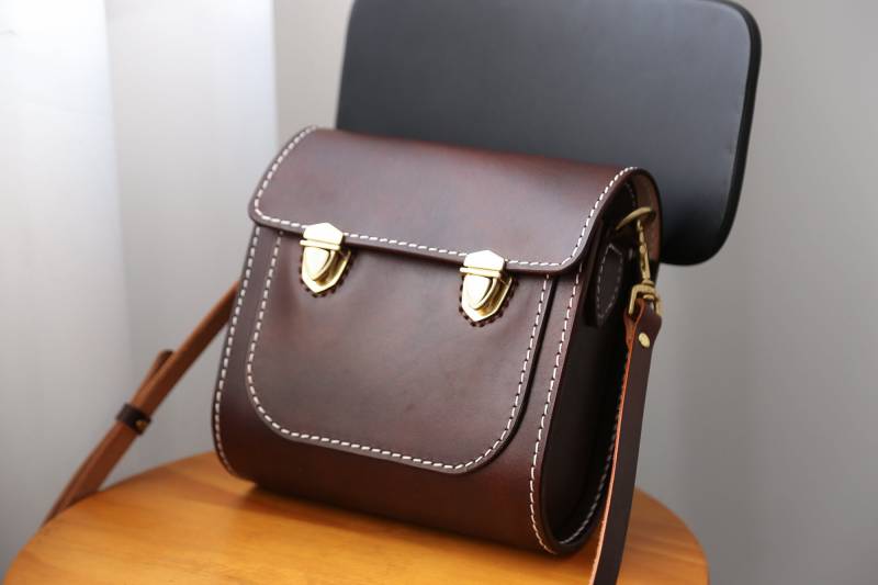 Damen Rindsleder Sattel Handtasche Handgefertigte Schultertasche Half-Flap von TangentLinearLeather