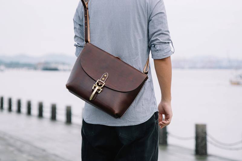 Herren Rindsleder Große Messenger Handtasche Handgemachte Schultertasche von TangentLinearLeather