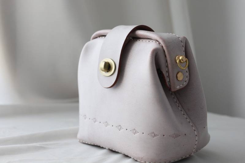 Mini Doktortasche Handgefertigte Umhängetasche Aus Rindsleder von TangentLinearLeather