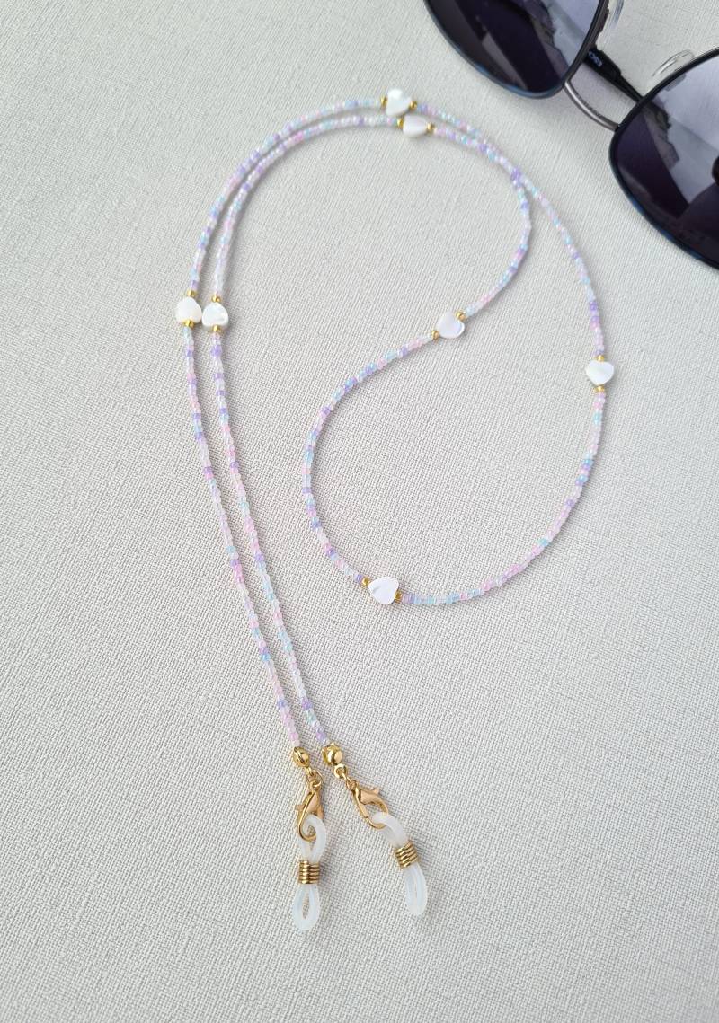 Brillenkette Aus Pastellfarbenen Saatperlen & Perlmutt-Herzchen - Handgemachtes Accessoire Mit Karabinerverschluss von TaniaKreationen