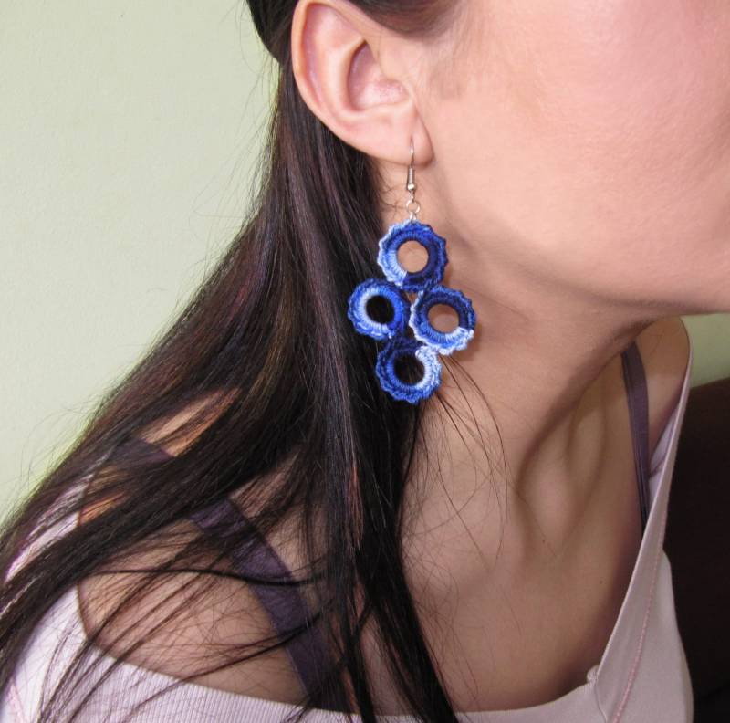 Blaue Häkelohrringe, Handgefertigtes Textilschmuck, Einzigartige Handgemachte Mode Häkelschmuck von TaniaNeedleArt