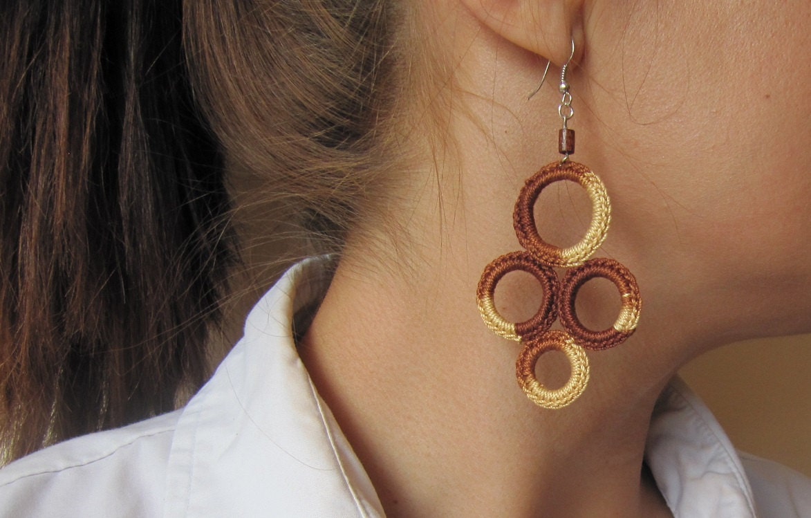 Gehäkelte Braun Melange Ohrringe, Handgefertigte Ombre Braune Handgefertigter Textilschmuck von TaniaNeedleArt