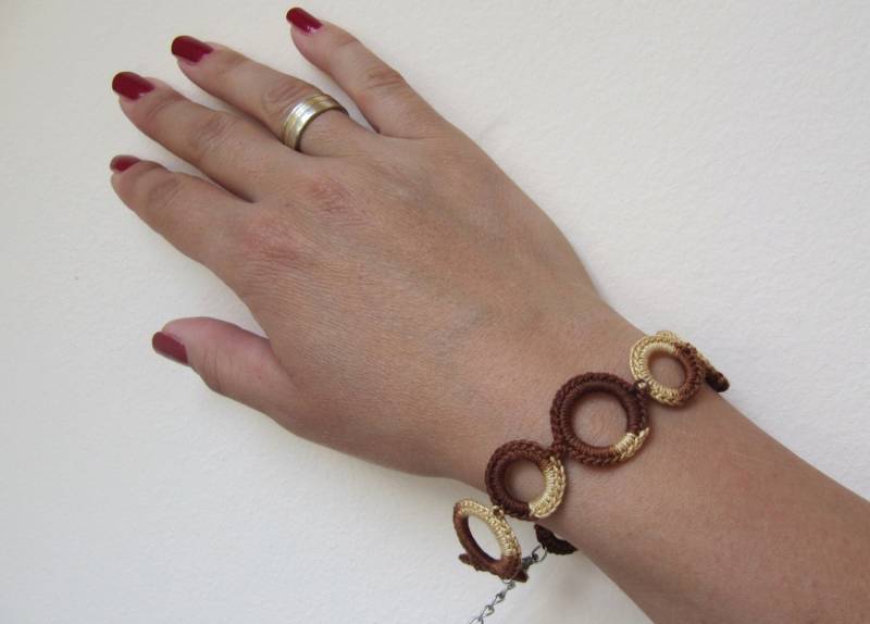 Gehäkeltes Braun Melange Armband, Mode Häkelarmband, Handgemachter Textilschmuck von TaniaNeedleArt