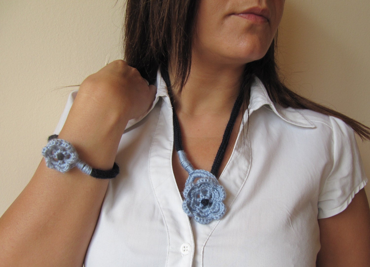 Häkeln Blaue Blumen Halskette Armband Schmuckset, Handgemachte Textil Schmuck Set, Gestrickte von TaniaNeedleArt
