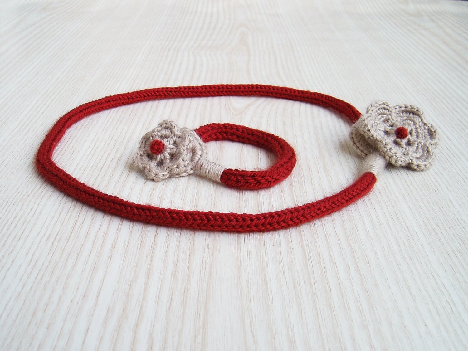 Handmade Blumen Halskette Armband Set, Gehäkelte Textilschmuck, Mode Häkelblumen von TaniaNeedleArt