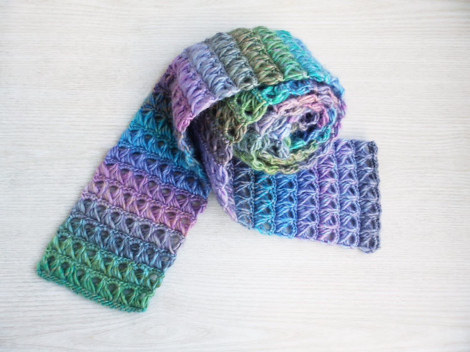 Multicolor Fashion Häkeln Langer Weicher Damen Schal, Handgemachter Besen Spitzen Accessoire von TaniaNeedleArt