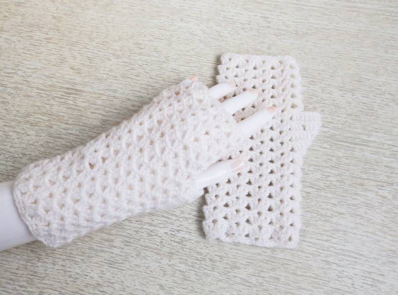 Weiße Spitzen Häkelhandschuhe, Handgefertigte Mode Handschuhe von TaniaNeedleArt