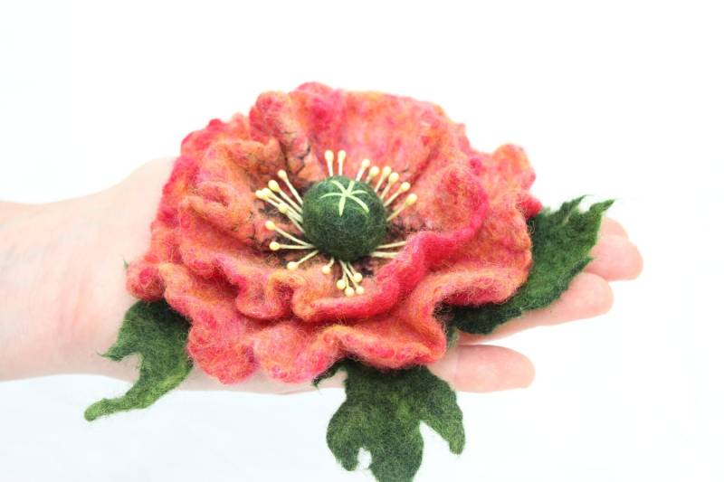 Mohnblume Brosche Aus Merino Wolle Mit Mohnblumen von TaniaSh