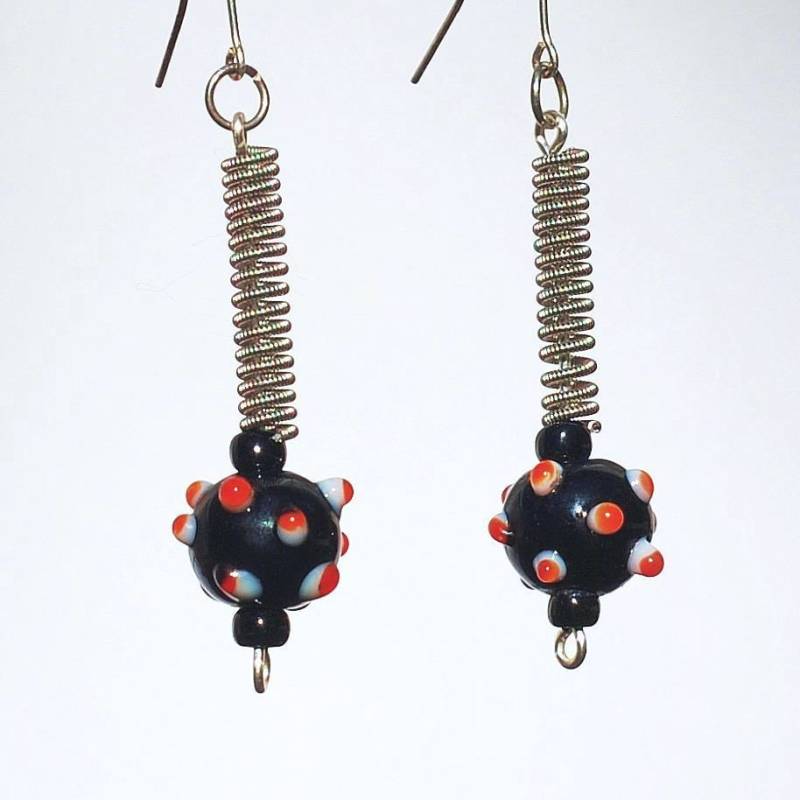 Gitarre String Schmuck - Rote Und Schwarze Perlenohrringe, Silber Upcycled Guitar Ohrringe, Spieler Geschenk, Musik Von Tanith Rohe von Tanith