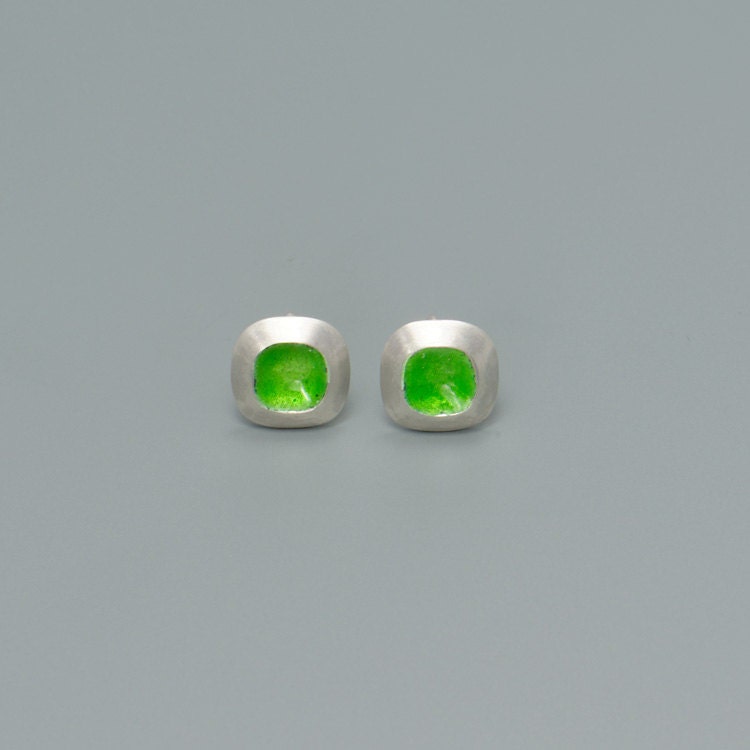 Kleine Ohrstecker in Silber Gearbeitet Und Emailliert. Die Größe Ist 7, 5 X Mm von TanjaFruhmannSchmuck