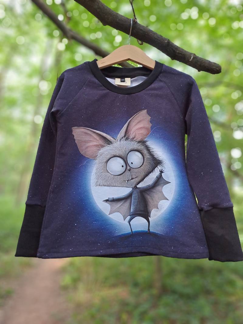 Vorbestellung Bio Langarmshirt Fledermaus Mond Mit Mitwachsbündchen Größe 92 - 158 von TanjaOpitzDesign