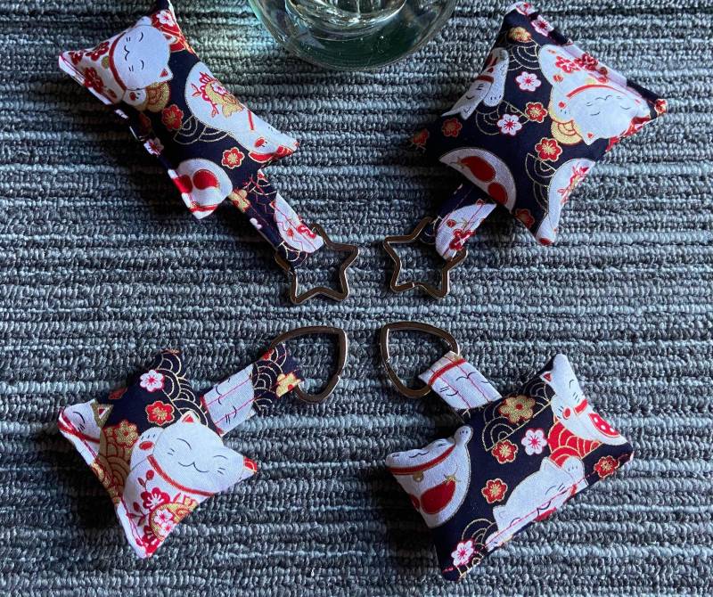 Schlüsselanhänger Katze Glückskatze Kissen Mit Herz Oder Stern Schlüsselring Geschenk Handmade Neu von TanjasCollectionDE