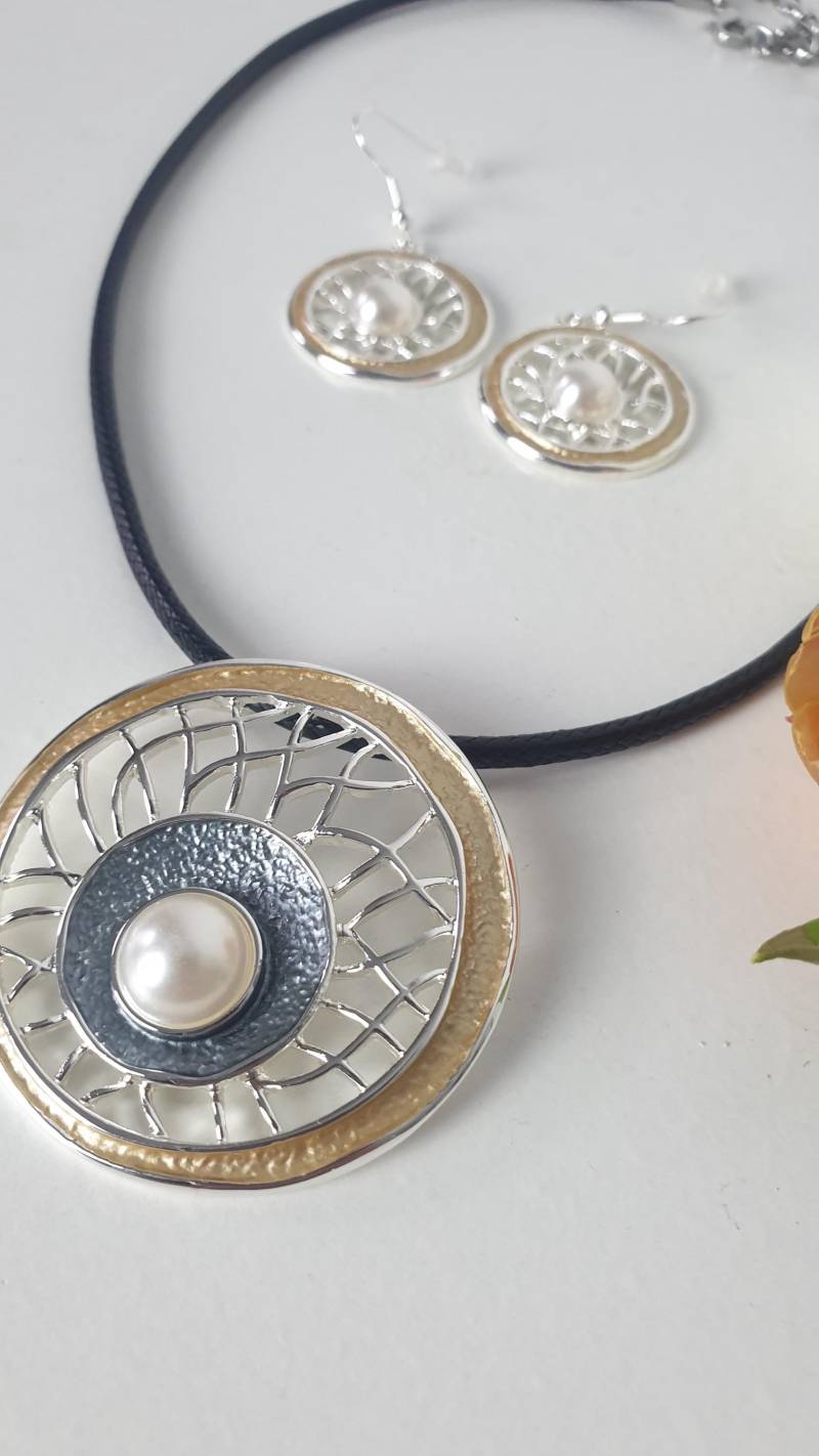 Bi-Color Schmuckset 2-Teiliges Collier Und Ohrringe/Ohrstecker, Silber Gold Blau, Schwarzes Kunstlederband von TannisDesignHouse