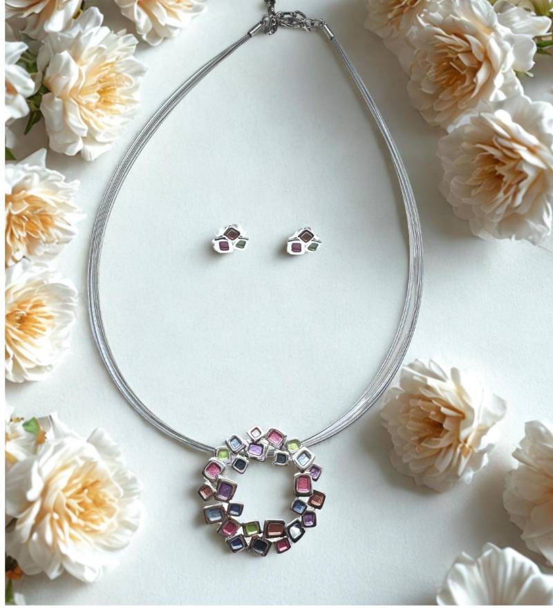 Buntes Schmuckset | 2-Teilig Collier Und Ohrringe/Ohrstecker - Versilbert Bunte Steinchen von TannisDesignHouse
