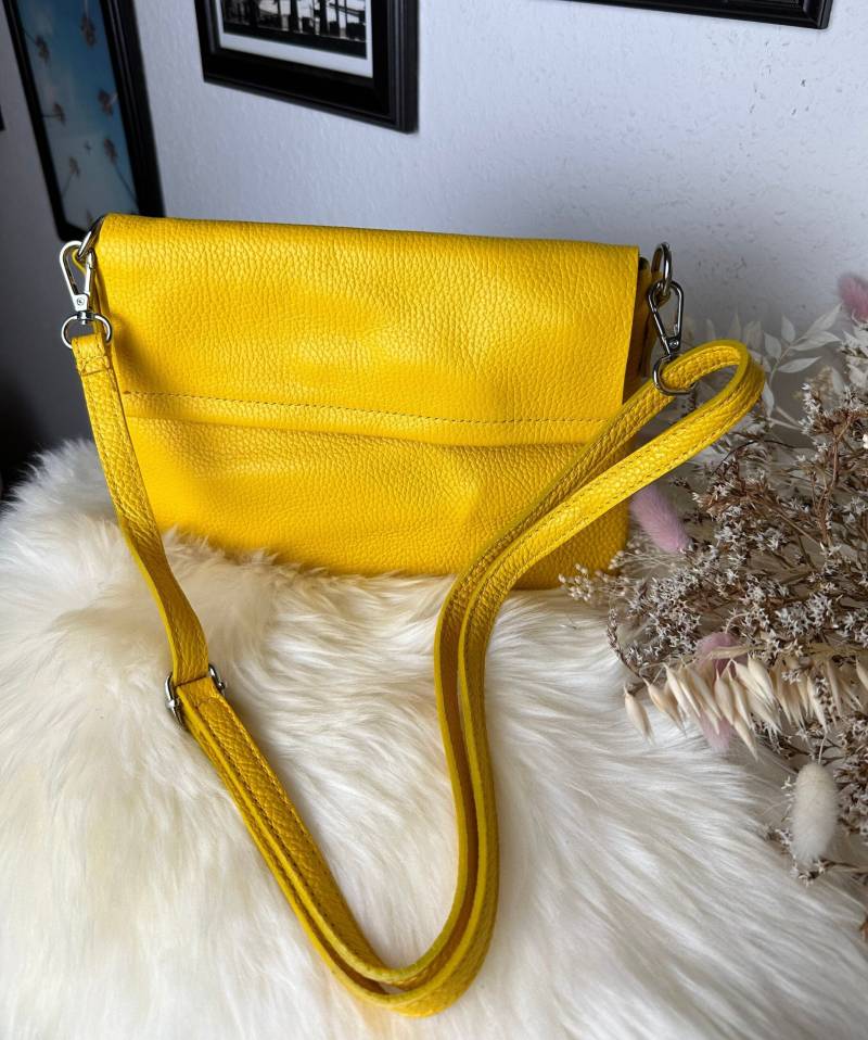Gelbe Oder Rote Crossbody Lederclutch Personalisierte Clutch Handtasche Made in Italy Leder Abendtasche Geschenkidee Freundin von TannisDesignHouse